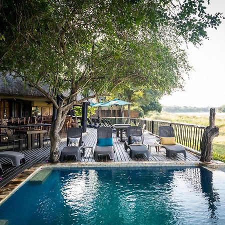 Umkumbe Safari Lodge Riverside スククザ エクステリア 写真