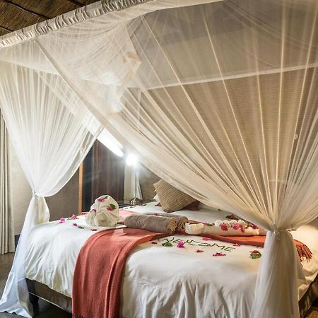 Umkumbe Safari Lodge Riverside スククザ エクステリア 写真