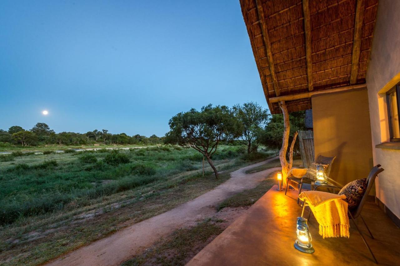 Umkumbe Safari Lodge Riverside スククザ エクステリア 写真
