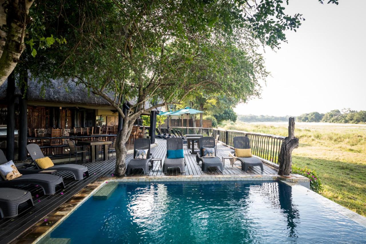 Umkumbe Safari Lodge Riverside スククザ エクステリア 写真