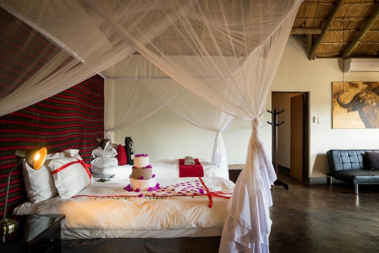 Umkumbe Safari Lodge Riverside スククザ エクステリア 写真