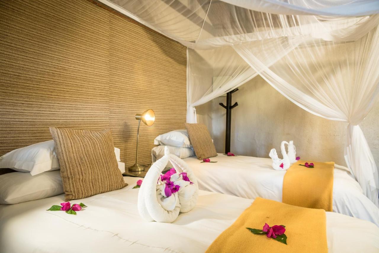 Umkumbe Safari Lodge Riverside スククザ エクステリア 写真