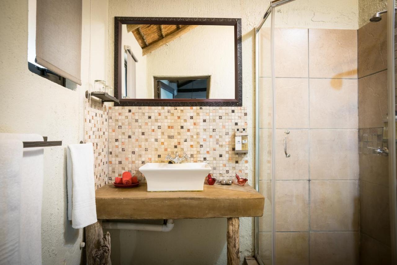 Umkumbe Safari Lodge Riverside スククザ エクステリア 写真