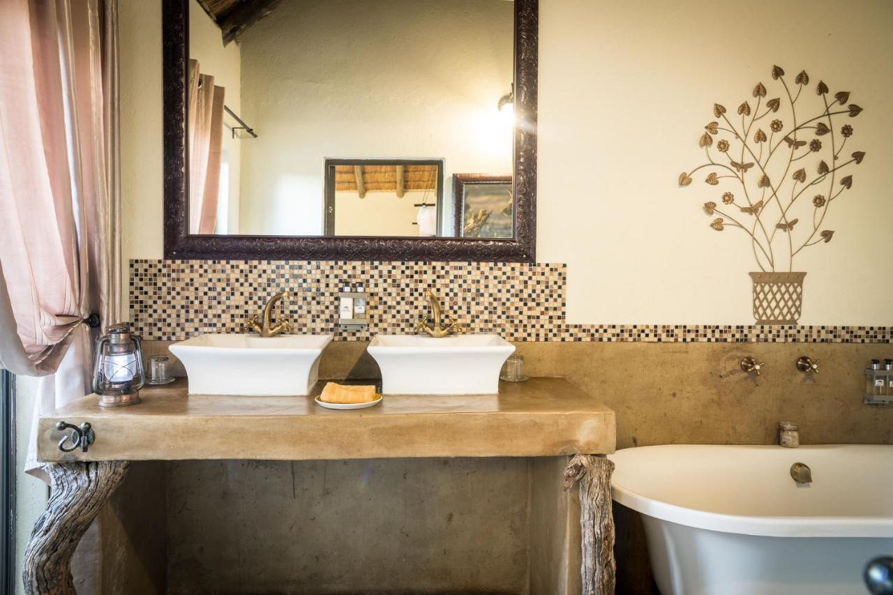 Umkumbe Safari Lodge Riverside スククザ エクステリア 写真