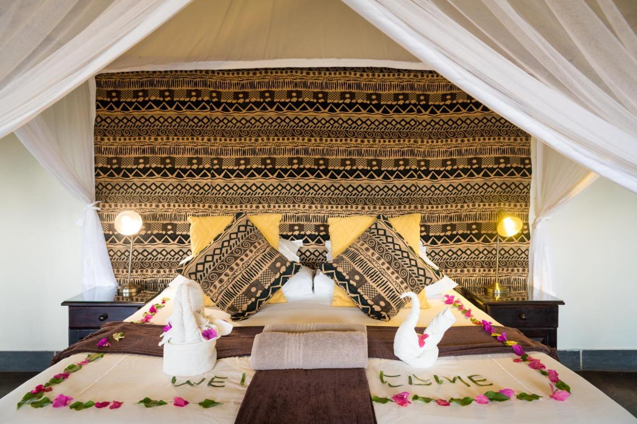 Umkumbe Safari Lodge Riverside スククザ エクステリア 写真