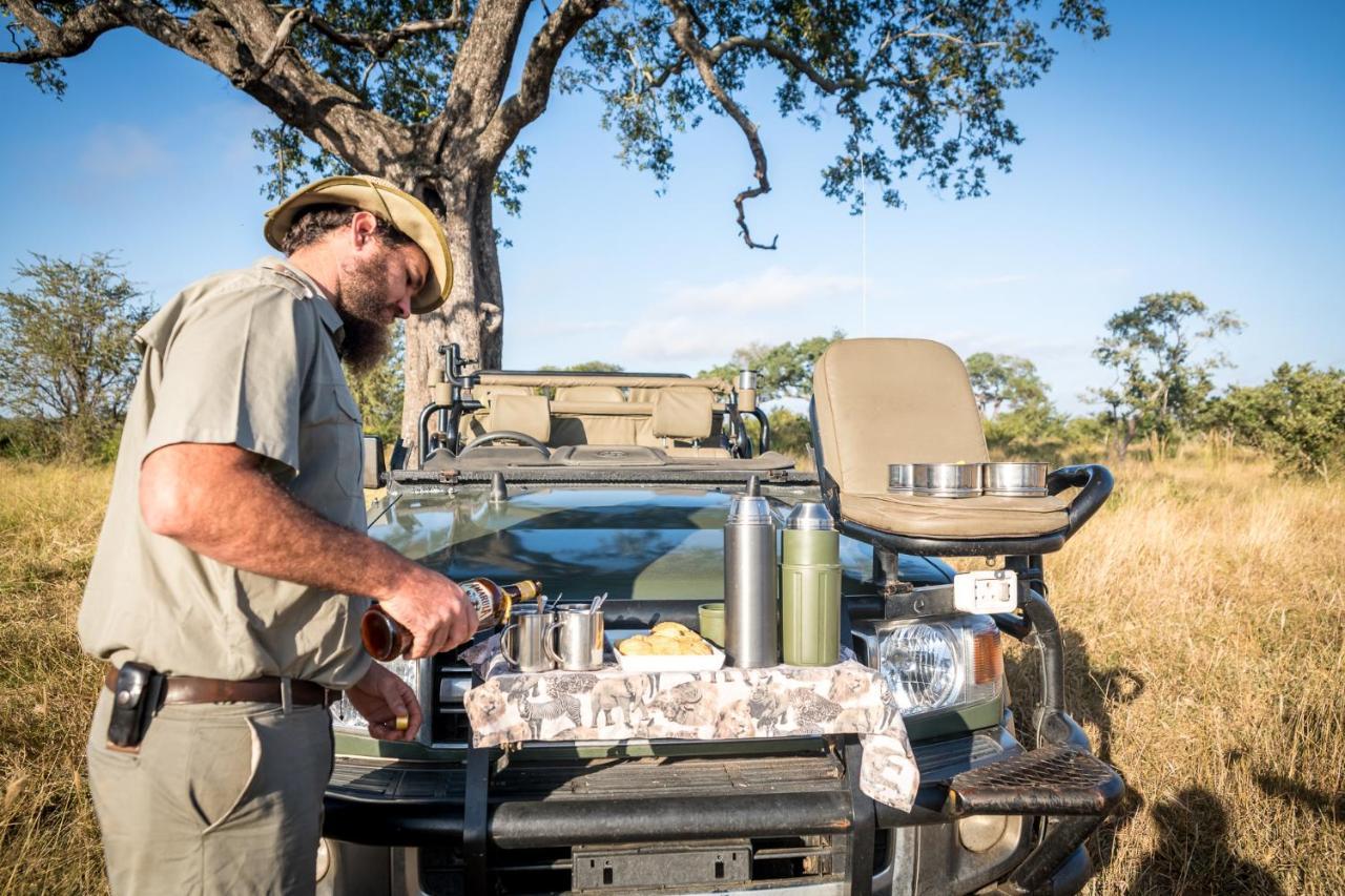 Umkumbe Safari Lodge Riverside スククザ エクステリア 写真
