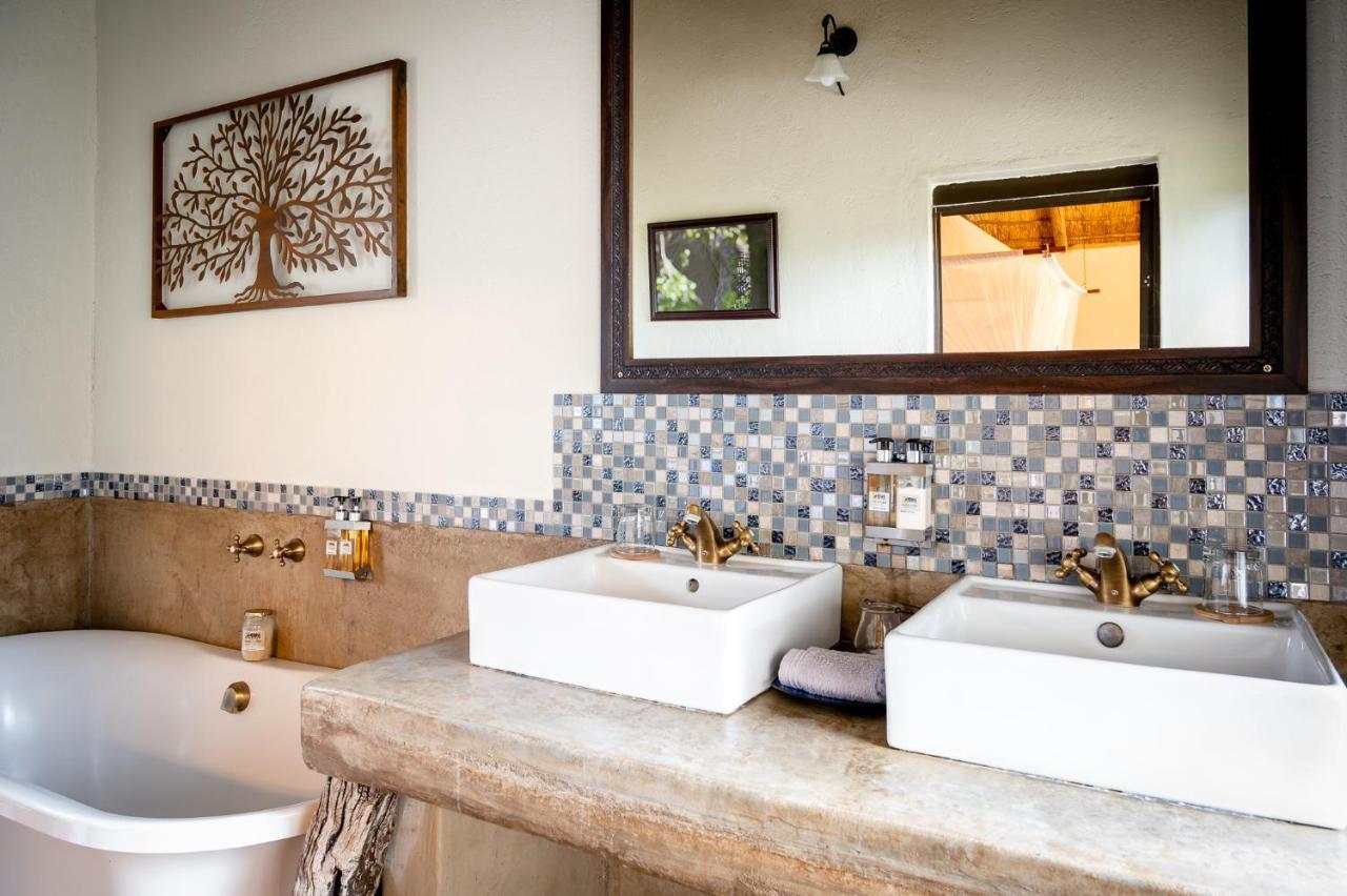 Umkumbe Safari Lodge Riverside スククザ エクステリア 写真