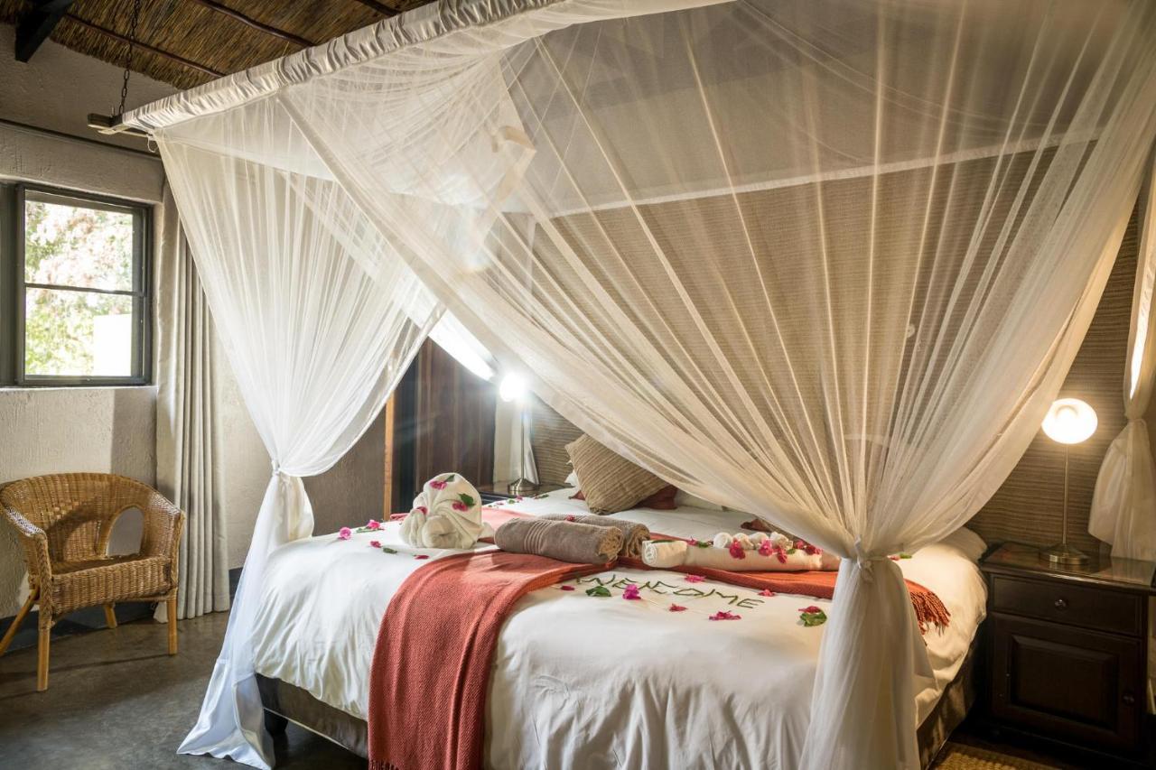 Umkumbe Safari Lodge Riverside スククザ エクステリア 写真